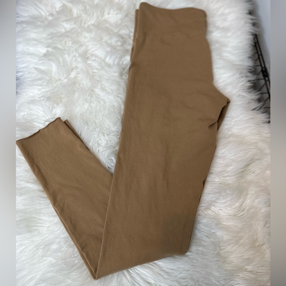 Aritzia TNA Equator Legging in Vintage Tan - Picture 6 of 7